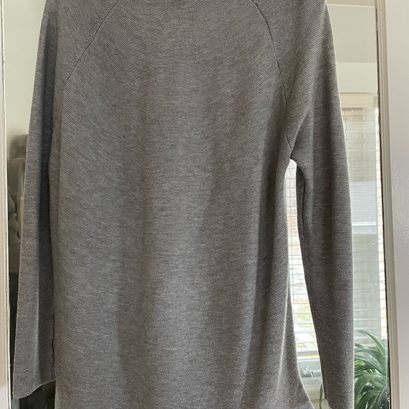 Calvin Klein sweater - Picture 2 of 3